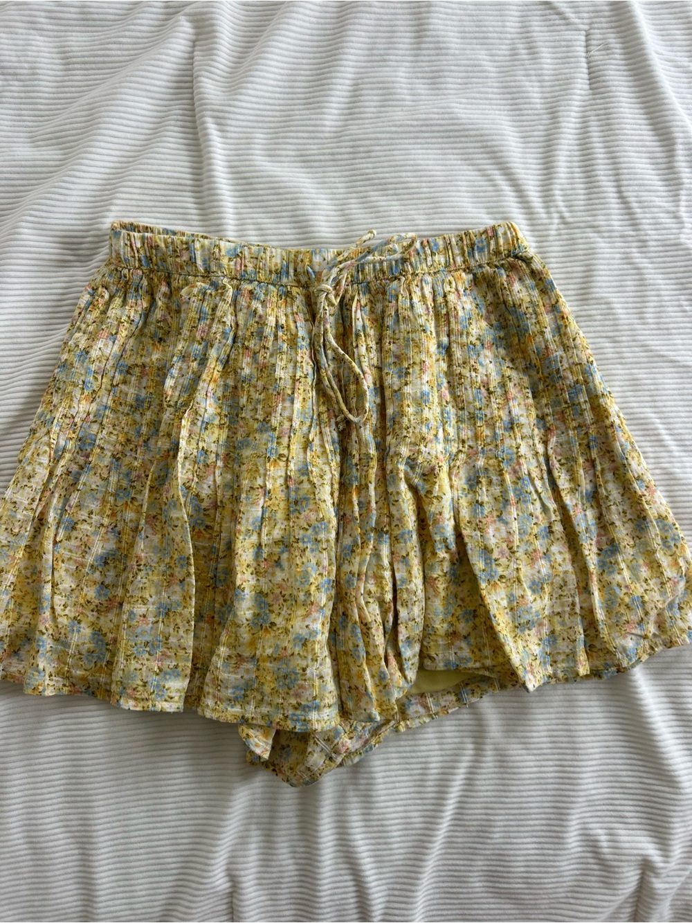 American Eagle Outfitters Yellow Floral Drawstring Flowy Shorts
